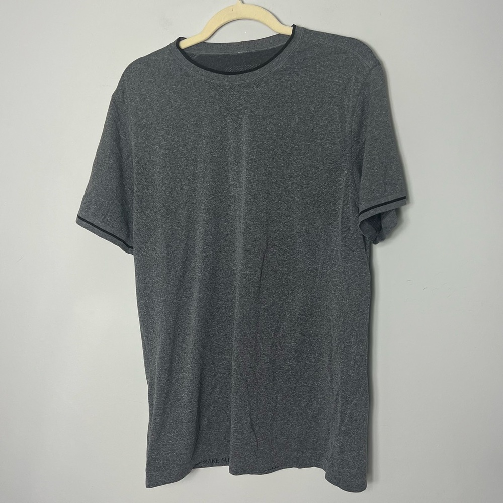 Lululemon Men’s Metal Vent Tech Short Sleeve Shirt Tee Gray  Size Small 356